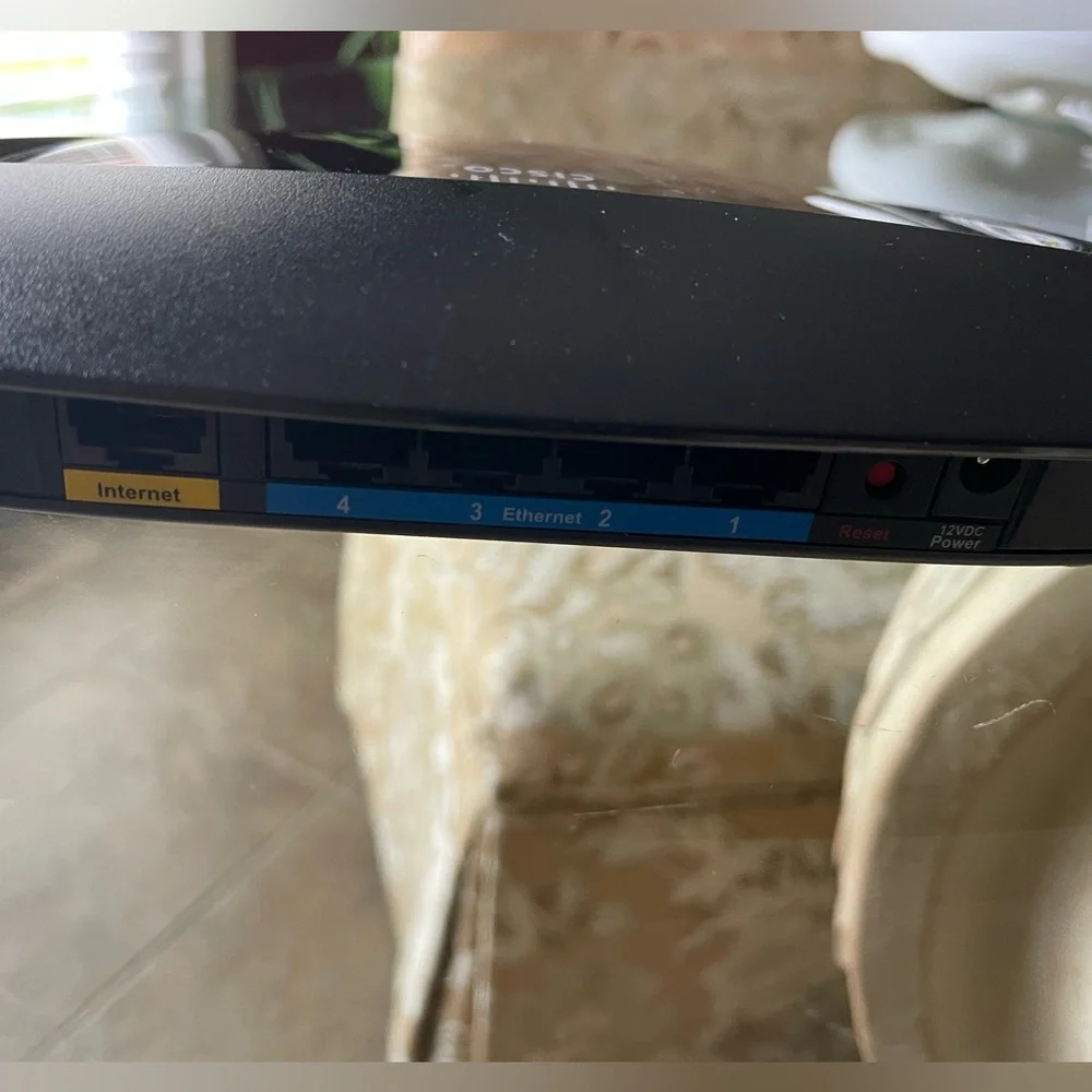Cisco Linksys Internet Router - Picture 4 of 4